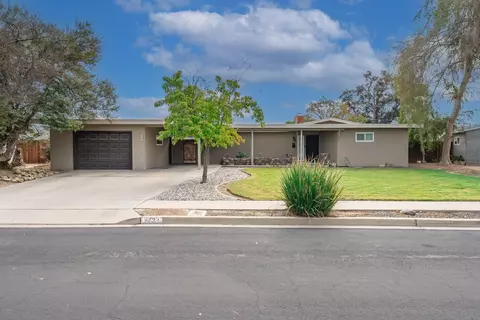 2121 E Lemmon Way, Hanford, CA 93230
