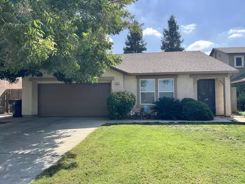 2251 W Merritt Ave, Tulare, CA 93274
