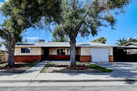 789 S 2nd Ave, Dinuba, CA 93618