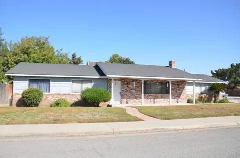 1560 W Heritage Ave, Porterville, CA 93257