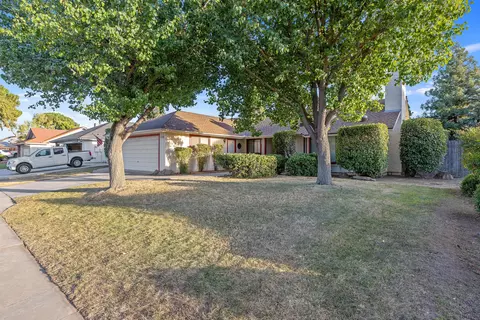 2574 Portals Ave, Clovis, CA 93611 photo 2