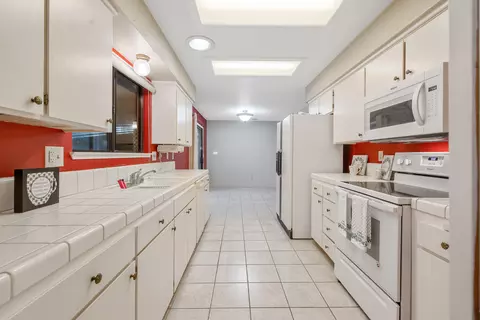 2574 Portals Ave, Clovis, CA 93611 photo 18