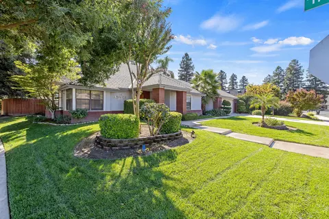 1349 E Princeton Ct, Visalia, CA 93292