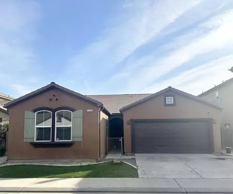 1048 Jasmine Ave, Dinuba, CA 93618