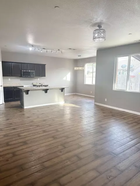 1048 Jasmine Ave, Dinuba, CA 93618 photo 3