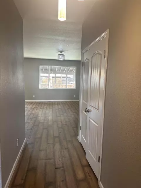 1048 Jasmine Ave, Dinuba, CA 93618 photo 2