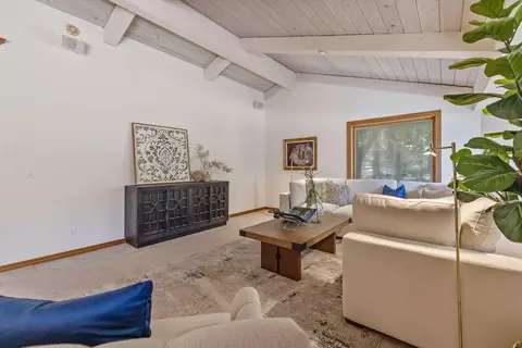 Living - 676 Sol Rd, Visalia, CA 93292 photo 2 of 15