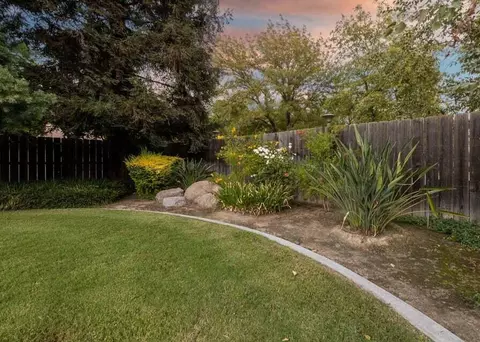 Exterior - 676 Sol Rd, Visalia, CA 93292 photo 14 of 19