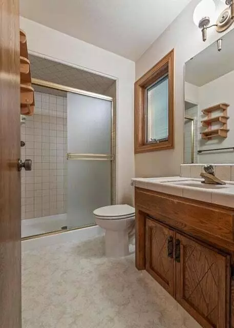 Bath - 676 Sol Rd, Visalia, CA 93292 photo 6 of 6