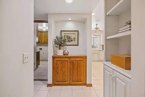 Entry Way - 676 Sol Rd, Visalia, CA 93292 photo 7 of 9