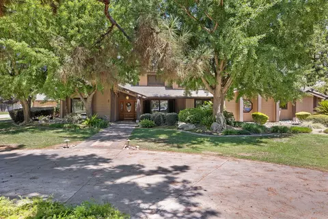 Exterior - 676 Sol Rd, Visalia, CA 93292 photo 4 of 19