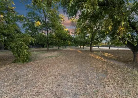 Exterior - 676 Sol Rd, Visalia, CA 93292 photo 7 of 19