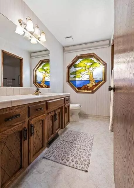 Bath - 676 Sol Rd, Visalia, CA 93292 photo 5 of 6