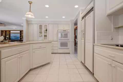 Kitchen - 676 Sol Rd, Visalia, CA 93292 photo 4 of 6
