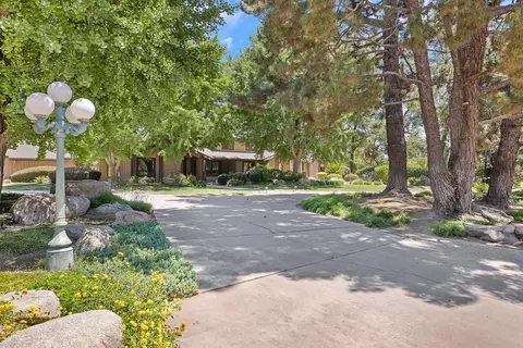 Exterior - 676 Sol Rd, Visalia, CA 93292 photo 5 of 19