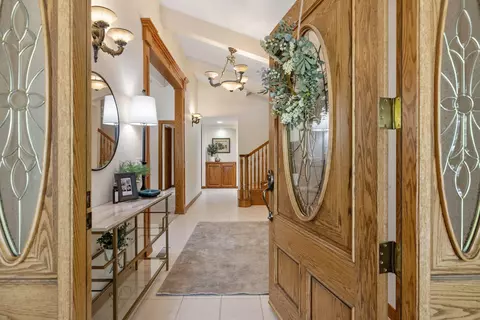 Entry Way - 676 Sol Rd, Visalia, CA 93292 photo 2 of 9