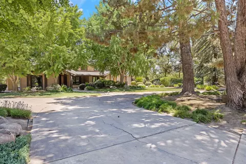 Exterior - 676 Sol Rd, Visalia, CA 93292 photo 3 of 19
