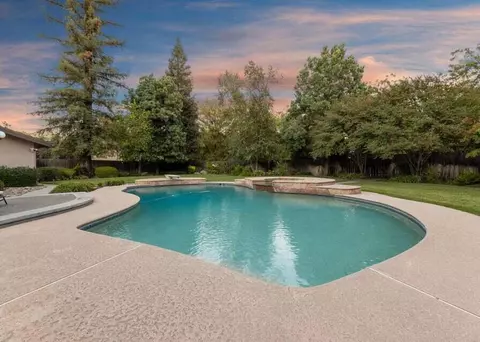 Exterior - 676 Sol Rd, Visalia, CA 93292 photo 9 of 19