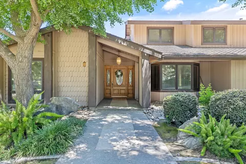 676 Sol Rd, Visalia, CA 93292