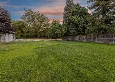Exterior - 676 Sol Rd, Visalia, CA 93292 photo 17 of 19