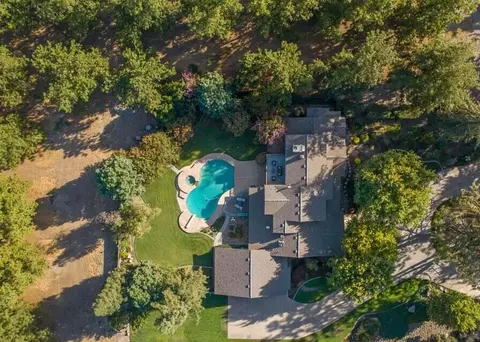View/Area - 676 Sol Rd, Visalia, CA 93292 photo 3 of 4