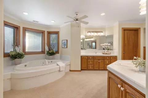 Bath - 676 Sol Rd, Visalia, CA 93292 photo 2 of 6