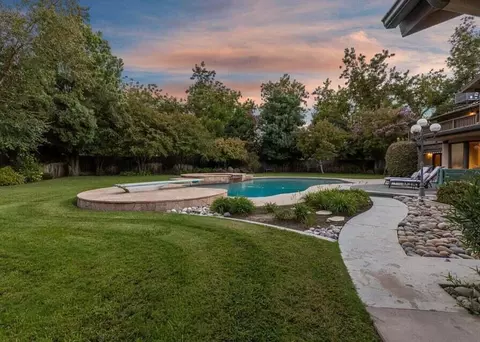 Exterior - 676 Sol Rd, Visalia, CA 93292 photo 16 of 19