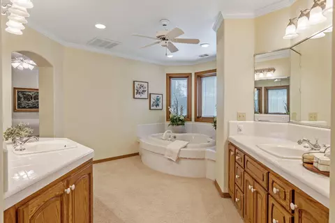 Bath - 676 Sol Rd, Visalia, CA 93292 photo 4 of 6