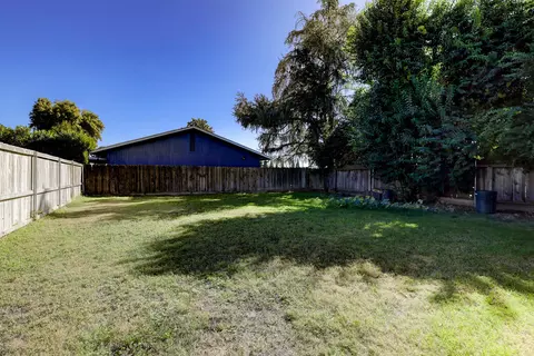 1930 E Vassar, Visalia, CA 93292 photo 15