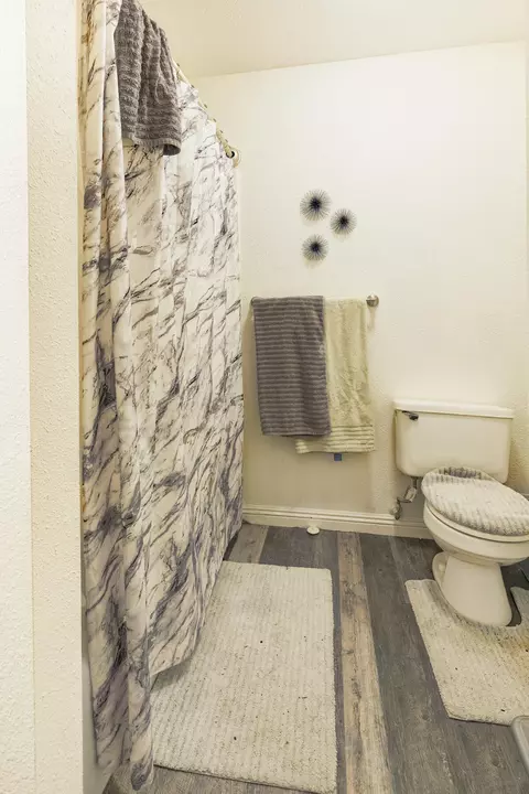 1930 E Vassar, Visalia, CA 93292 photo 11