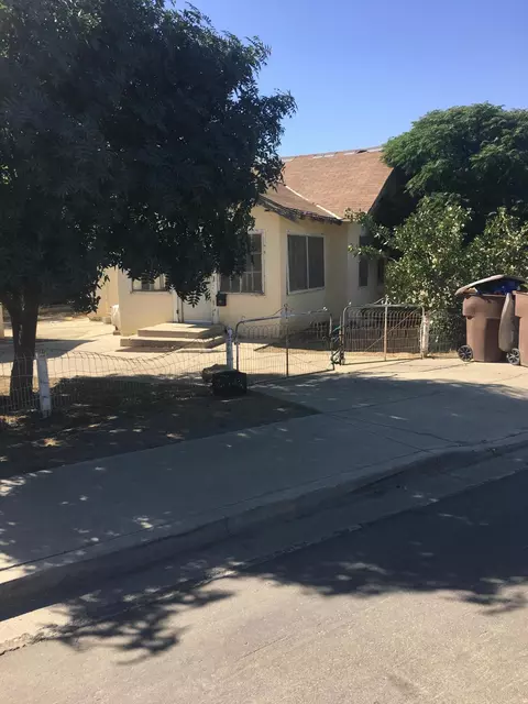 720 E San Joaquin St, Avenal, CA 93204