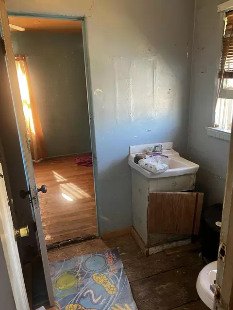 720 E San Joaquin St, Avenal, CA 93204 photo 11