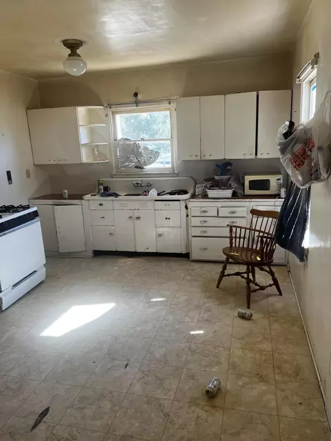 720 E San Joaquin St, Avenal, CA 93204 photo 9