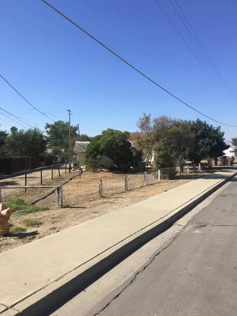 720 E San Joaquin St, Avenal, CA 93204 photo 3