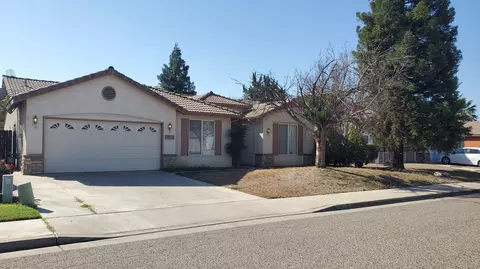 1905 W Wall Ave, Porterville, CA 93257