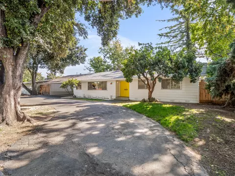 1567 E Almendra Dr, Fresno, CA 93710