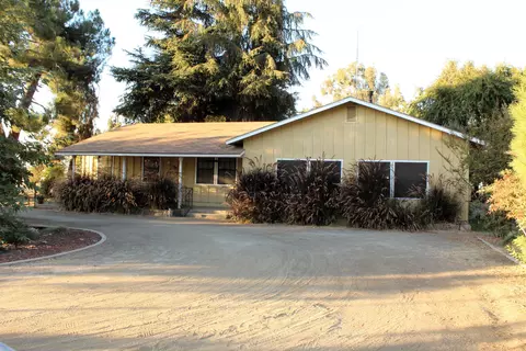 134 W Gibbons Ave, Porterville, CA 93257
