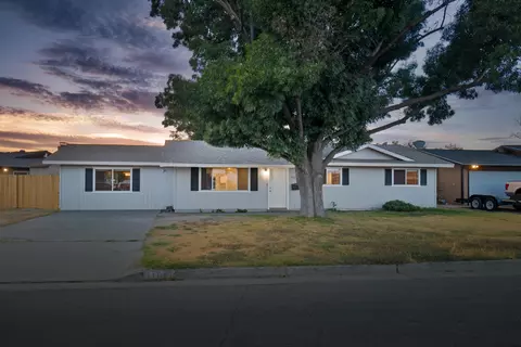 11610 Dawn Ln, Hanford, CA 93230