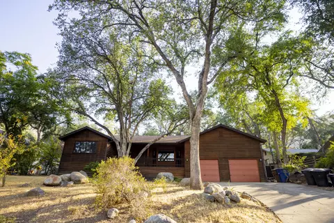 41011 Meadow Dr, Three Rivers, CA 93271