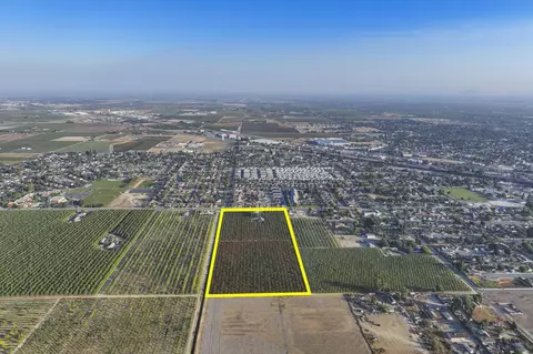 240 Kern St, Kingsburg, CA 93631