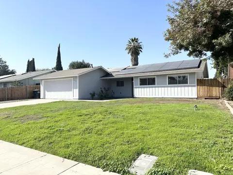 3719 S Valley Ct, Visalia, CA 93277
