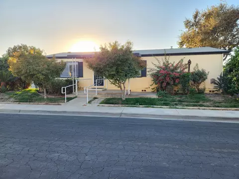 5024 W Sunnyside Ct, Visalia, CA 93277
