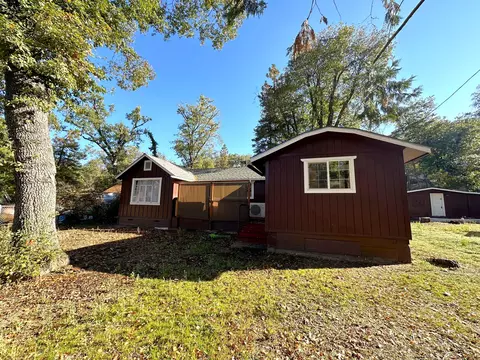 363 W Oakwood Rd, California Hot Springs, CA 93207