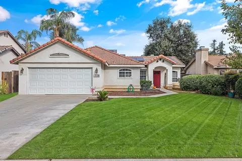 1028 S Tracy St, Visalia, CA 93292