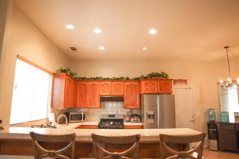 1775 Castle Way, Lemoore, CA 93245 photo 5