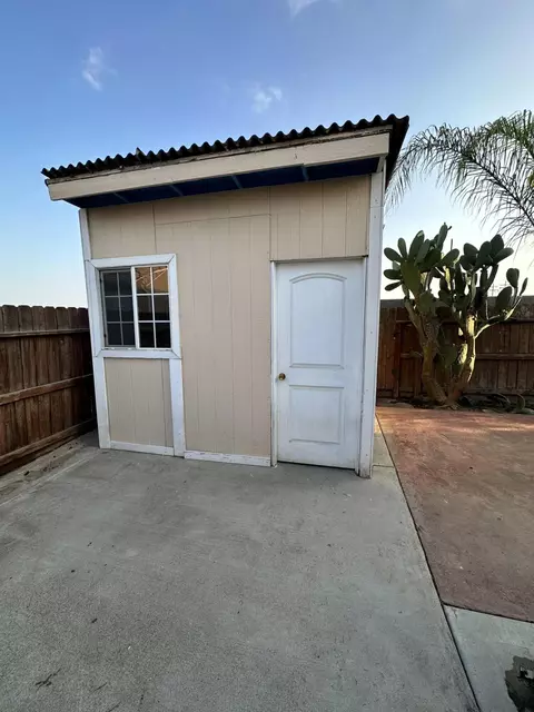 1775 Castle Way, Lemoore, CA 93245 photo 12