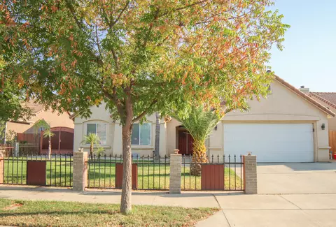 1775 Castle Way, Lemoore, CA 93245