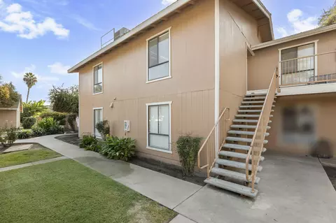 216 N Crenshaw St, Visalia, CA 93291
