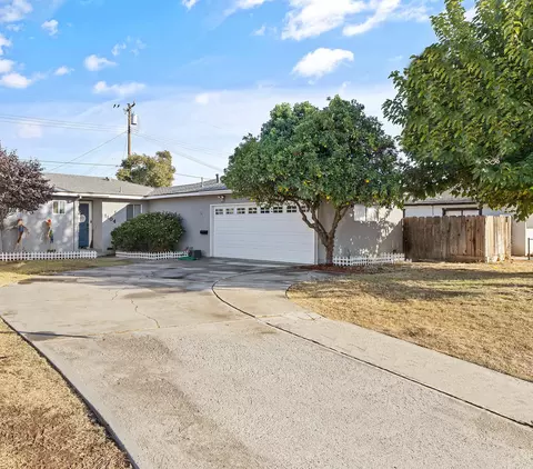 1104 S Whitney St, Visalia, CA 93277