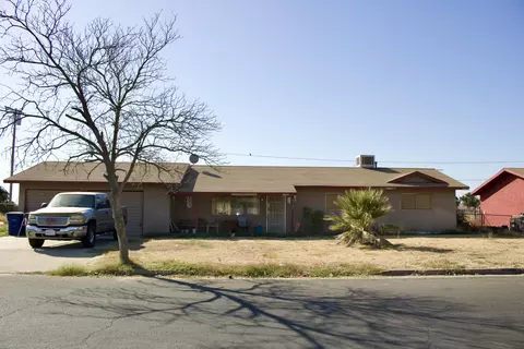 9549 Garden Dr, Hanford, CA 93230